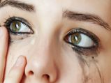 संवेदनशील आँखों के लिए 10 मेकअप टिप्स 