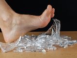 कार्पेट से कैसे साफ करें कांच के टुकड़े 