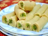  खुशी के मौके पर बनाएं काजू पिस्‍ता रोल