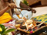 दाएं की जगह बाएं हाथ का प्रयोग करना क्‍यूं है अशुभ