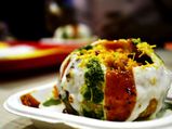 बारिश में चटकारे लें राज कचौड़ी खा कर 