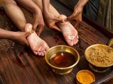 आयुर्वेदिक तरीके से करें फटी एडियों का इलाज 