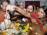 मूर्तियों का अभिषेक करने के प्रकार और उसके पीछे कारण 