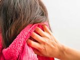  बालों को रगड़-रगड़ कर ना पोंछे, ये हैं सही तरीके बाल सुखाने के 