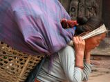  काम पर भारी चीज़ें उठाने वाली महिलाएं बन सकती हैं बांझ 