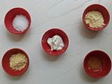  DIY: फटे पैरों के लिये ऐसे बनाइये म्योनीज़ और ओटमील फुट स्क्रब 