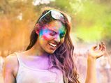 होली में इन 5 नुस्‍खों से चे‍हरे की खूबसूरती को बचाएं रखें 