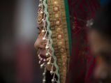 इस जनजाति में  बेटी को करना पड़ता है अपने पिता से शादी और बनना पड़ता है अपनी ही मां की सौतन 