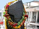 शनिवार को क्यों चढ़ाते हैं शनि देव को तेल?