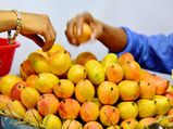अगर परिवार में किसी को भी है डायबिटीज, तो आपको भी नहीं खाने चाहिये ये फल 