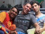 OMG!  कोलाम्बियां के इन तीन Gay पु‍रुषों ने की एक दूसरे से शादी और बन गए 'त्रिरेंजा' 