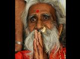 खुद को 'माताजी' कहने वाले इस 82 वर्ष के बुजुर्ग ने 77 सालों से नहीं खाया है अन्‍न का दाना