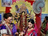 दुर्गा पूजा के दौरान पंडालों में जाने से आपको होते हैं ये 3 चौंकाने वाले लाभ