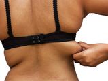 सेक्‍सी बैक पाने के लिए इन आसान सी तरकीबों से हटाएं Bra Fat