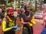 Holi 2018 : ब्रांडेड कपड़ों में लग गया होली का रंग! टेंशन नॉट इन घरेलू तरीकों से हटाएं.. 