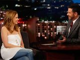 Jimmy Kimmel Live शो पर टॉवेल में ही चली आई ये एक्‍ट्रेस, जानिए क्‍यूं ? 