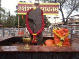 शनिवार को इन चीजों को घर में लाने से होते हैं शनिदेव अप्रसन्न 