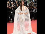 Cannes 2018:  रेड कार्पेट पर ब्राइडल Sheer गाउन में परी सी नजर आई दीपिका पादुकोण 