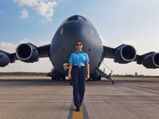 Women's Day: कभी सेना की यूनिफॉर्म पहनने का देखती थी सपना, आज है IAF की पहली महिला फ्लाइट इंजीन‍ियर