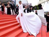 रेड कार्पेट पर  Boss Lady अंदाज में पहुंची सोनम , Ralph & Russo के टक्सीडो में ली बोल्‍ड एंट्री 