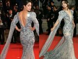   Cannes 2019 : हिना खान ने रेडकार्पेट पर किया शानदार डेब्‍यू, अपने लुक से जीते फैंस के द‍िल 