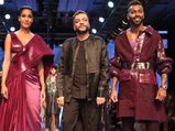 LFW 20LFW 2019: प्रेगनेंसी में लीजा हेडन ने किया रैम्‍प वॉक, हार्दिक पांड्या भी द‍िखें अलग लुक में 