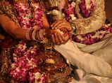 दूसरों की पत्नी को भगाकर पुरुष करते हैं शादी, हैरान करने वाली है ये लव मैरिज परंपरा