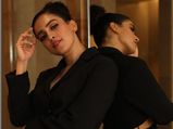 स्टाइलिश और फैशनेबल लुक के लिए ट्राय करें सान्या मल्होत्रा का कूल लुक