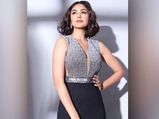 स्टाइलिश लुक के लिए मृणाल ठाकुर के इन लुक्स से लें इंस्पिरेशन 