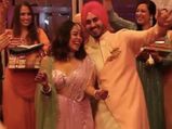 नेहा कक्कड़ ने रोका सेरेमनी में पहना इंडो वेस्टर्न आउटफिट, फेस्टिव सीजन में आप भी करें फॉलो