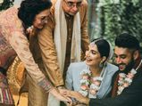 दुल्हन ने अपनी शादी में लंहगा पहने की जगह पहना पैंटसूट,  अब इंटरनेट पर कर रही है ट्रेंड 