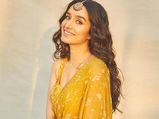 बर्थडे गर्ल श्रद्धा कपूर का घने बालों का राज, शाइनी हेयर के लिए लगाती हैं एलोवेरा दही का मास्क