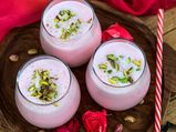 जानिए कूल-कूल रोज़ लस्सी बनाने का आसान तरीका