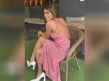 निया शर्मा ने डीप नेकलाइन और बैकलेस आउटफिट में फ्लॉन्ट किया बोल्ड फिगर, देखें फोटो 