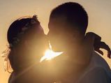 International Kissing Day: जानिए इसका इतिहास और मजेदार परंपराएं