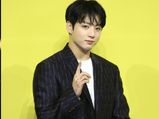 Kpop BTS सिंगर जंगकुक का स्टाइल है बेहद अलग, आप भी ले सकते हैं इंस्पिरेशन