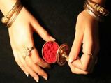 Karva Chauth: कहीं आप करवा चौथ पर नकली सिंदूर तो नहीं खरीद रहीं, ऐसे करें असली और नकली सिंदूर की पहचान 
