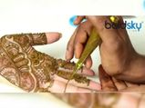 क्या करवा चौथ पर प्रेग्नेंट महिला को लगानी चाहिए मेहंदी? जानें तथ्य और मिथक