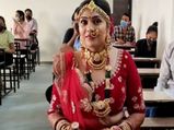 लाल जोड़े में सजी दुल्हन मंडप नहीं, पहुंची एग्जाम सेंटर, वीडियो देखकर लोग कर रहे हैं तारीफ