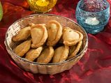 Holi Special Recipes: इन स्टेप्स को करें फॉलो और बनाएं डिलिशियस गुजिया