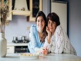मदर डे पर निभाएं मां का फर्ज, बेटी को दें सेक्सुअल हेल्थ से जुड़ी यह जरूरी जानकारी