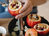 Apple Stuffed Ice Cream: इस आसान विधि से बनाएं ये टेस्टी एप्पल स्टफ्ड आइसक्रीम