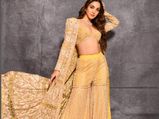 Fashion Trends 2022: इस साल महिलाओं ने अपने वॉर्डरोब में शामिल किए ये देसी आउटफिट्स 