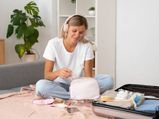 Beauty Tips: ट्रैवलिंग के दौरान इन ब्यूटी केयर प्रोडक्ट्स को जरूर करें कैरी