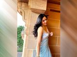 शादी की पहली सालगिरह पर कैटरीना कैफ ने फ्लोरल कार्डिगन किया फ्लॉन्ट 