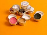 अपने फटे होठों के लिए DIY मिंट चॉकलेट लिप बाम घर पर आसानी से बनाएं  