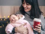 Parenting Tips: विंटर में बच्चे को ज्यादा कपड़े पहनाने से हो सकता है नुकसान!