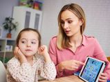 Parenting Tips: पेरेंट्स से बात करने से कतराते हैं बच्चे, ये हो सकती है वजह