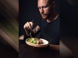 Hunger at midnight: सोते वक्त आधी रात को आपको भी लगती है भूख, तो ये हो सकते हैं रीज़न