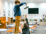Child Bullying: अगर आपका बच्चा भी स्कूल में करता है दादागिरी, तो पेरेंट्स इससे कैसे निपटें 